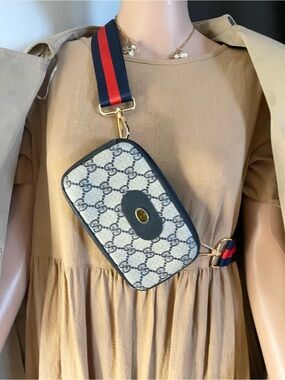 Authentic Gucci vintage GG canvas mini accessory pouch bag